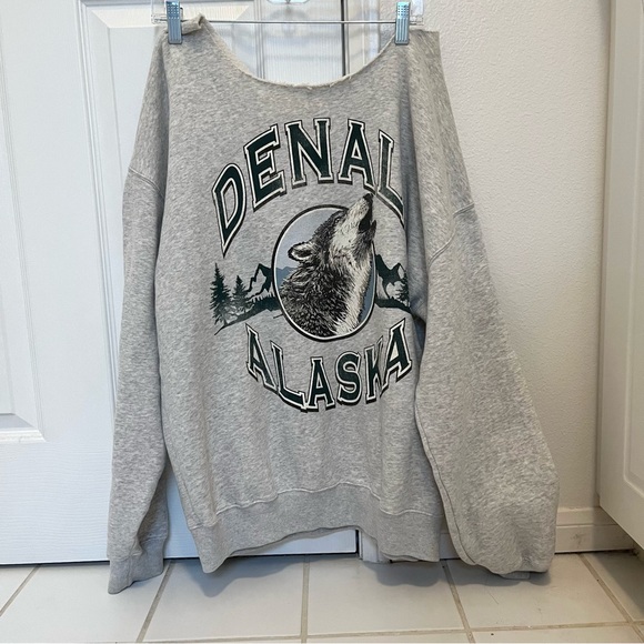 Abercrombie Gray Denali Alaska Sweatshirt - Picture 1 of 2